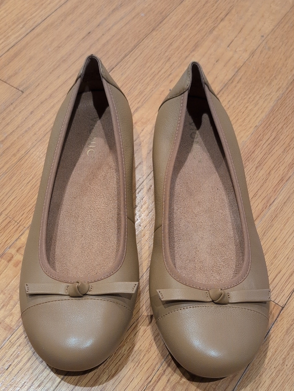 Vionic Ballet Flats With Bows In Tan Size 10